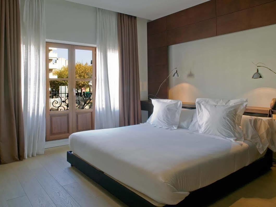 เมร์เซร์ กาซา ตอร์เนร์ อี เกย Hotel บิลาฟรังกา เดล เปเนเดส ภายนอก รูปภาพ