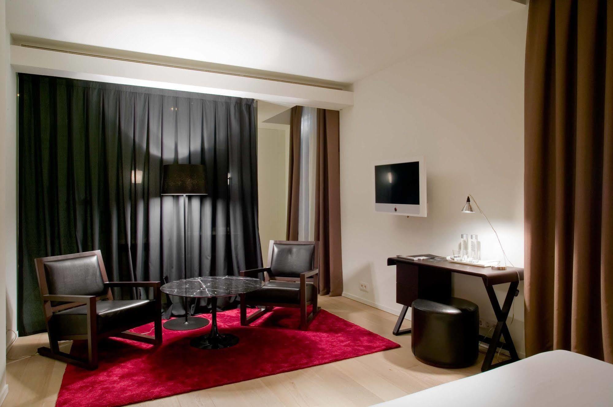 เมร์เซร์ กาซา ตอร์เนร์ อี เกย Hotel บิลาฟรังกา เดล เปเนเดส ภายนอก รูปภาพ